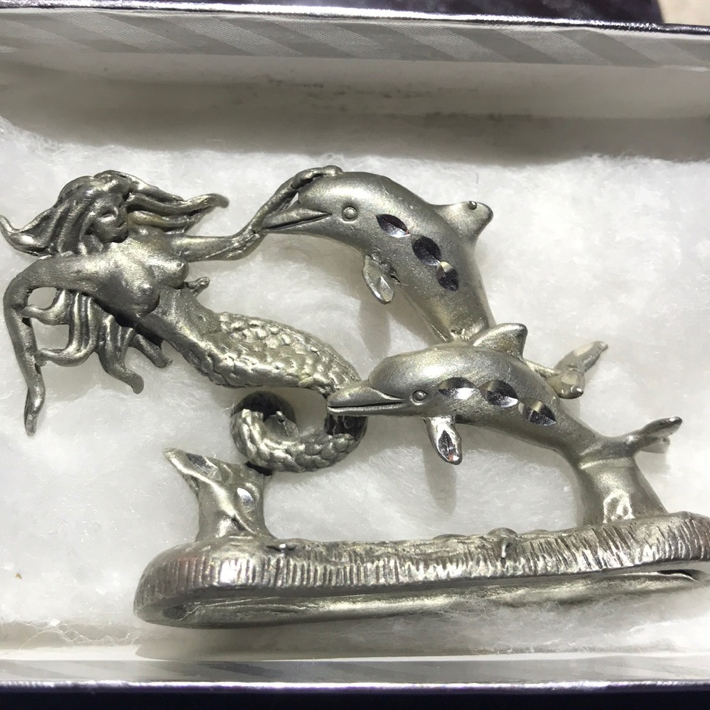 🧜🏻‍♀️Pewter Mermaid swimming with dolphin🧜🏻‍♀️